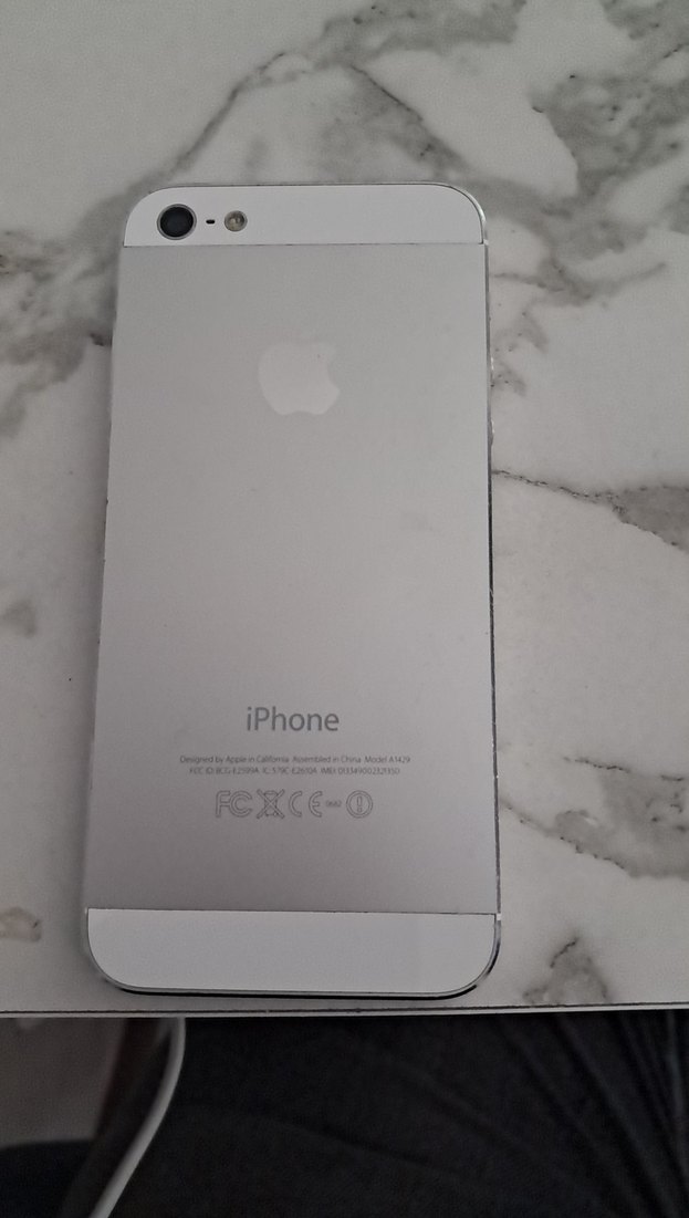 Beyaz iPhone modeli 5s - Görsel 3