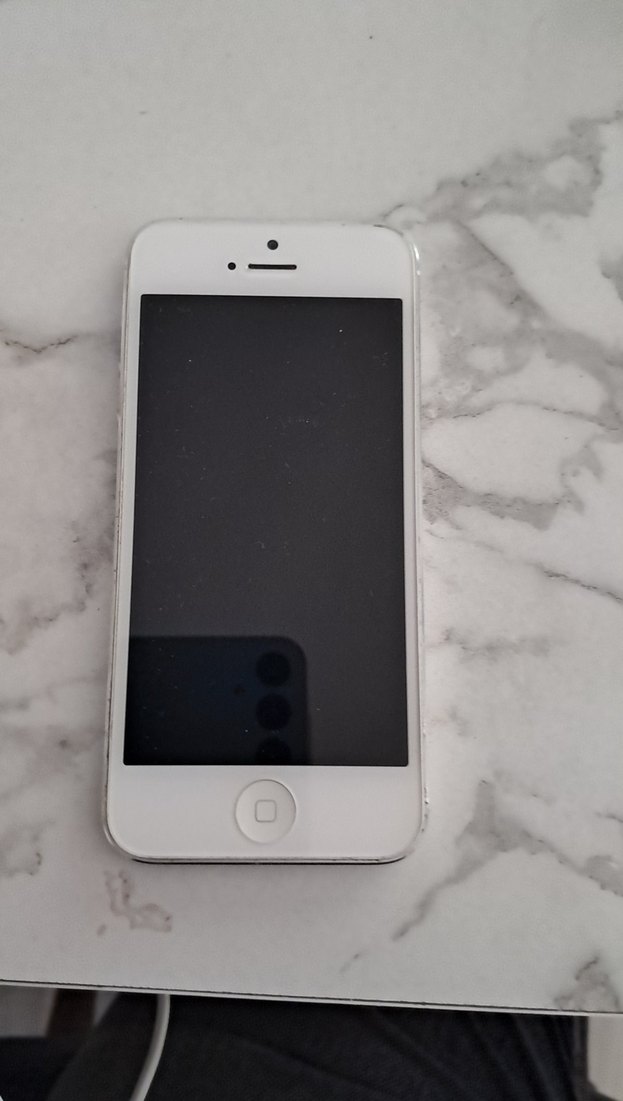 Beyaz iPhone modeli 5s - Görsel 2