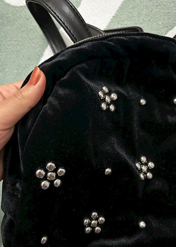 Siyah Nakışlı Süet Punk Sırt Çantası - Görsel 2