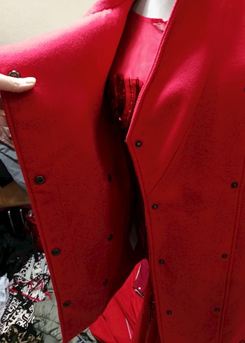 Kırmızı Asimetrik Kesim Kadın Kaban - Görsel 3