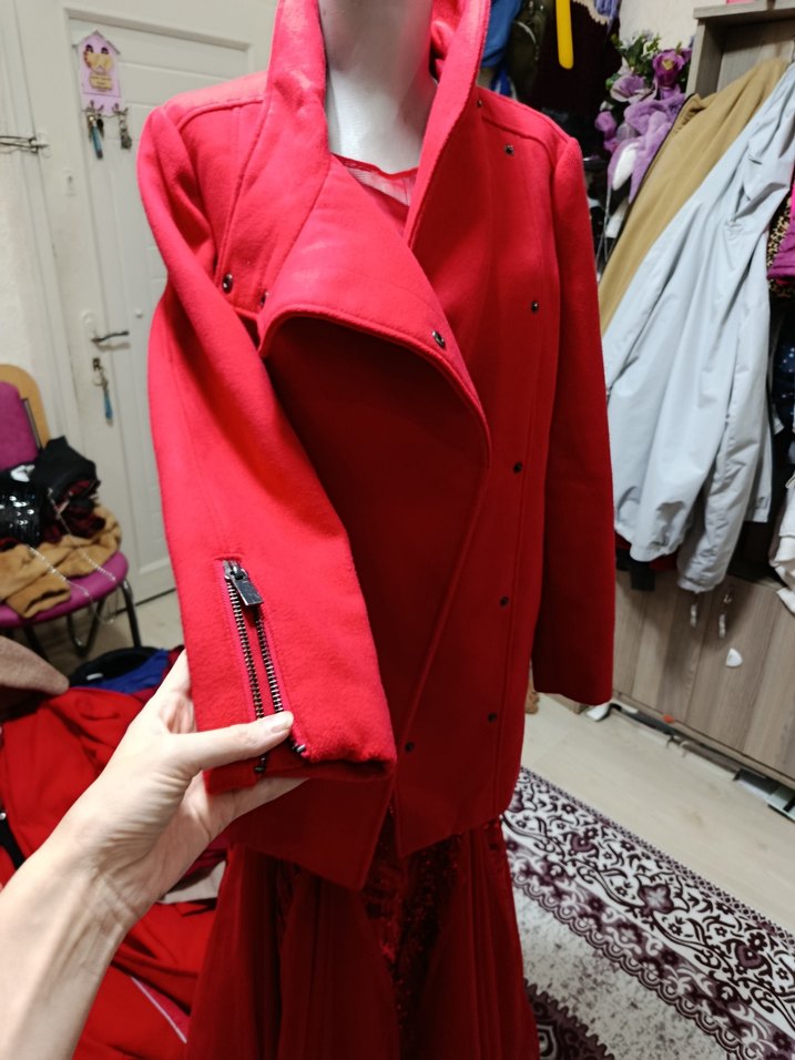 Kırmızı Asimetrik Kesim Kadın Kaban - Görsel 2