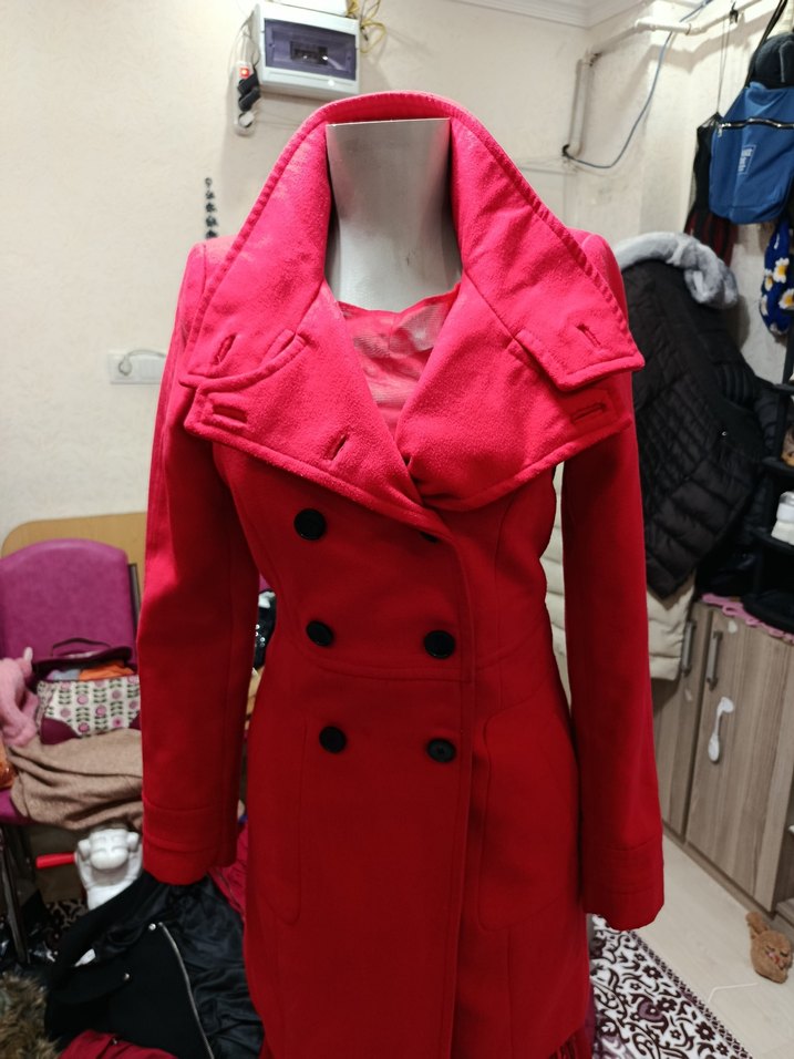 Düğmeli Kırmızı Kadın Kaban - Görsel 3