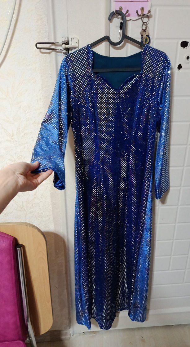 Uzun Kollu, V Yakalı Mavi Parlak Elbise - Görsel 3