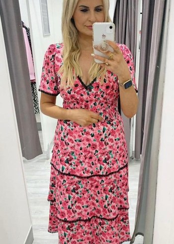 Dantelli Pembe V Yaka Uzun Elbise