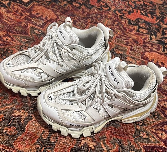 Balenciaga track