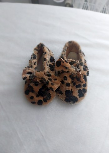 Kız Çocuk Bej Peluş Ev Terliği ve bebek ayakkabısı - Görsel 4