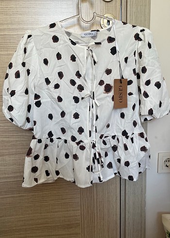 Bağlamalı Yaka Beyaz Desenli Mini Bluz - Görsel 2