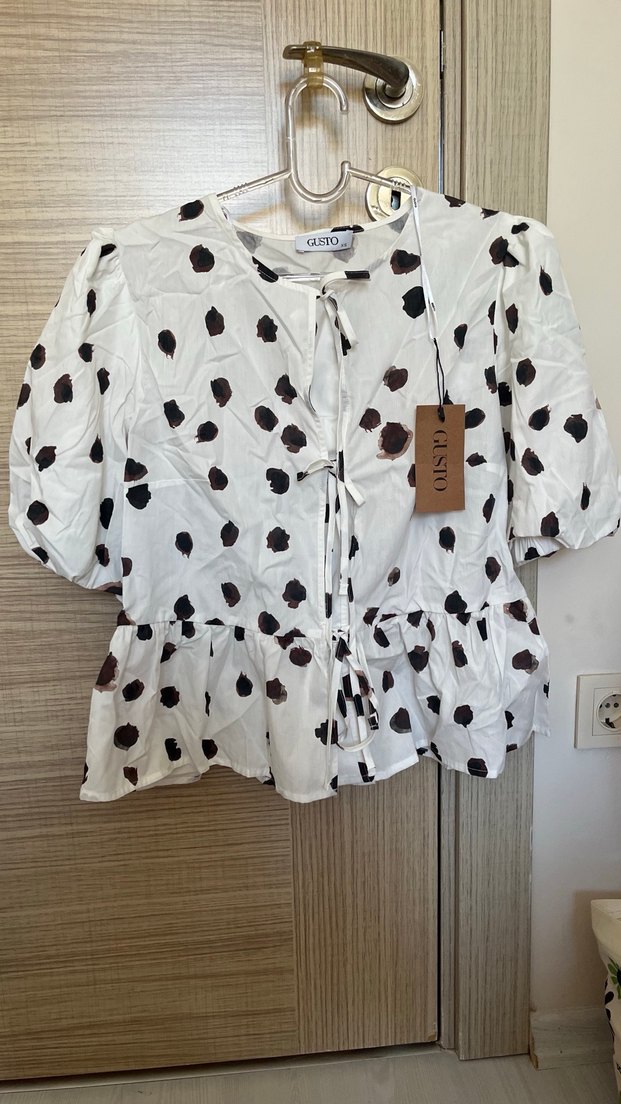 Bağlamalı Yaka Beyaz Desenli Mini Bluz - Görsel 2