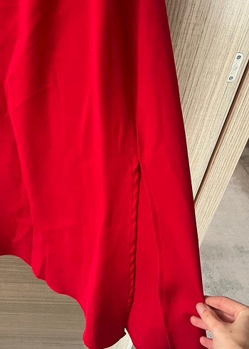 Kırmızı Uzun İpek Görünümlü Elbise - Görsel 3