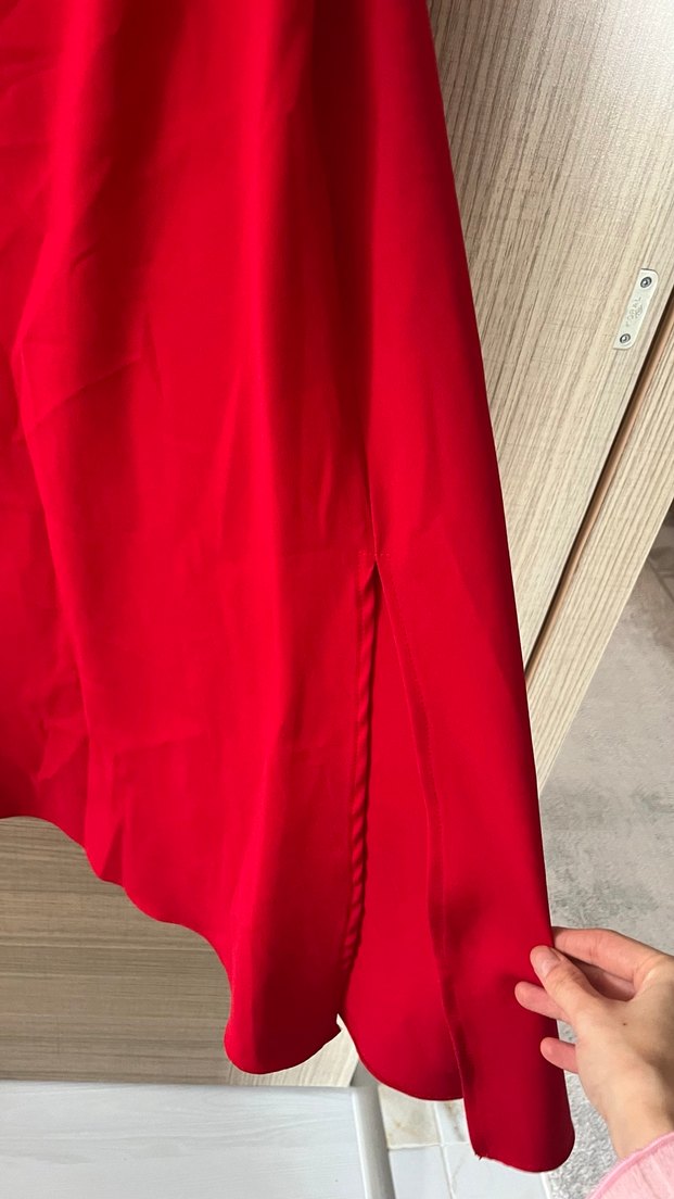 Kırmızı Uzun İpek Görünümlü Elbise - Görsel 3