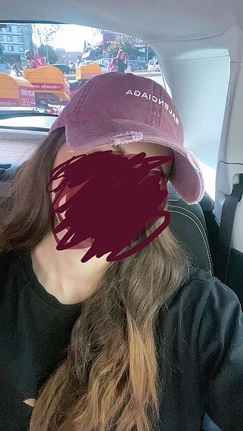 Balenciaga şapka