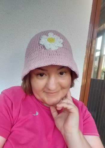 Pembe Örgü Kadın Şapka Papatya Detaylı