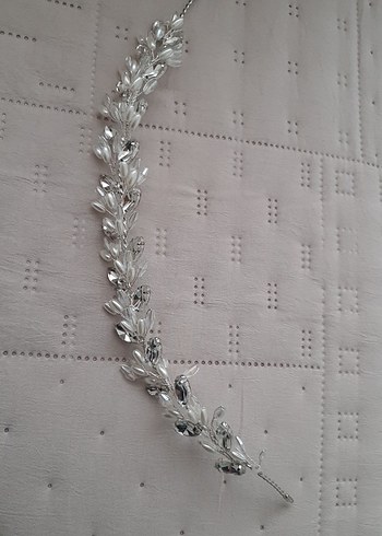 Beden Gümüş Renkli Pullu Metal Saç Aksesuarı Gelin tacı