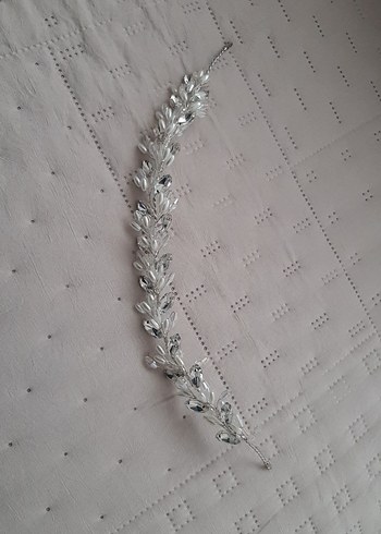 Gümüş Renkli Pullu Metal Saç Aksesuarı Gelin tacı