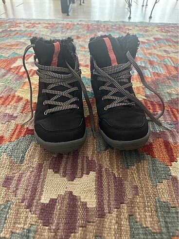 Quechua 38 numara kadın kar ayakkabısı