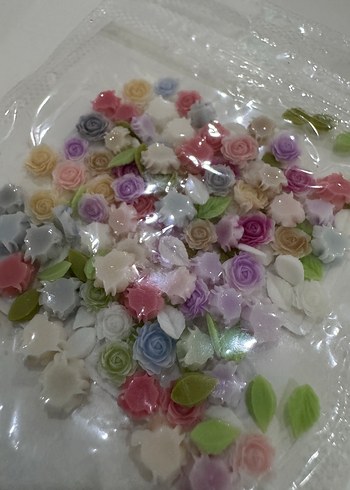 Beden Pastel Renkli Çiçek Tırnak Süslemeleri