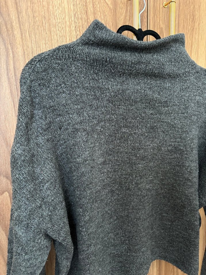 Gri Kadın Boğazlı Kısa Örgü Kazak - Görsel 3