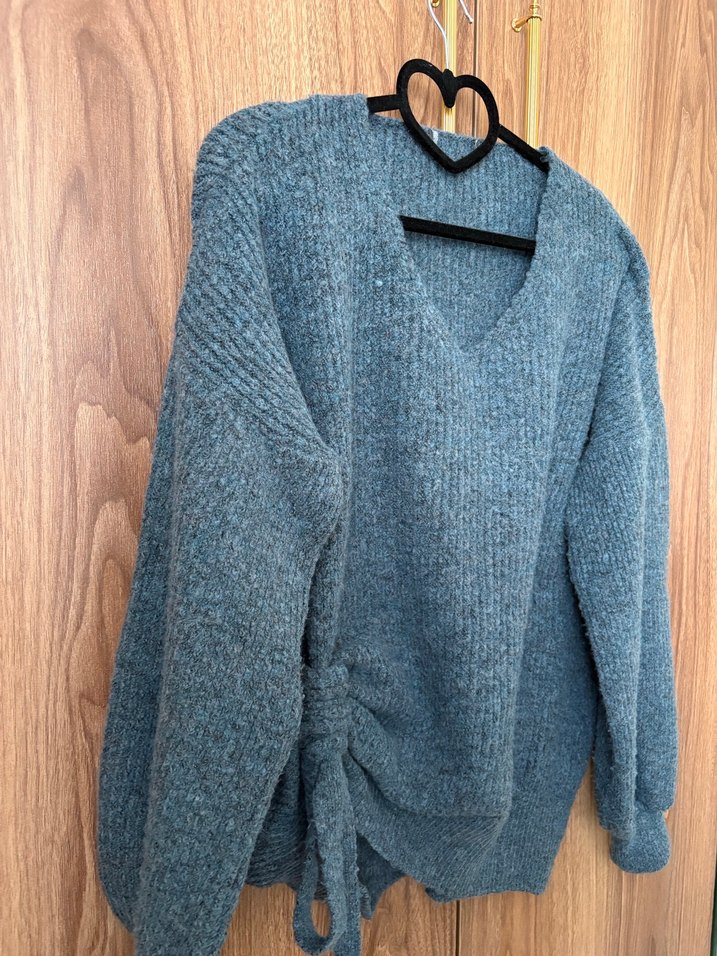 Gri V Yaka Örgü Salaş Kadın Kazak - Görsel 4