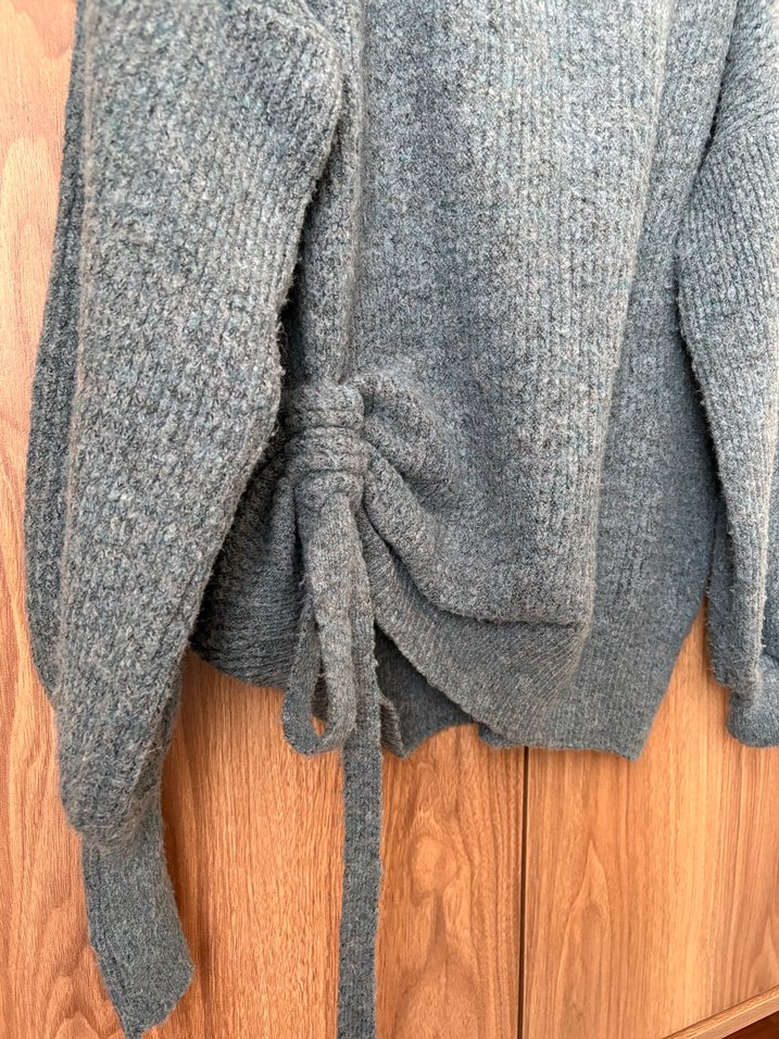 Gri V Yaka Örgü Salaş Kadın Kazak - Görsel 3