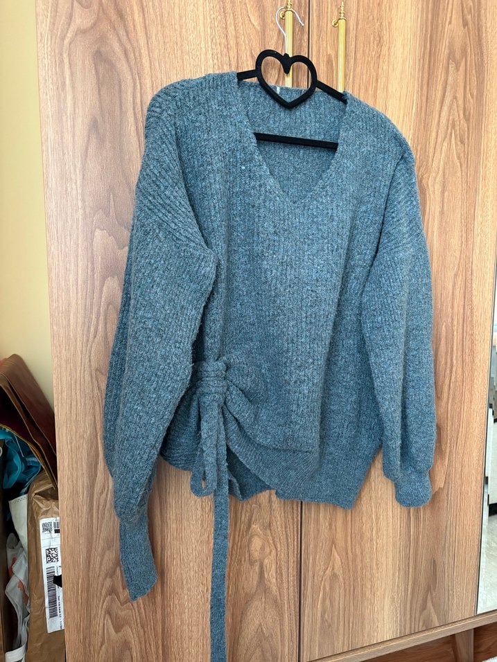 Gri V Yaka Örgü Salaş Kadın Kazak - Görsel 2