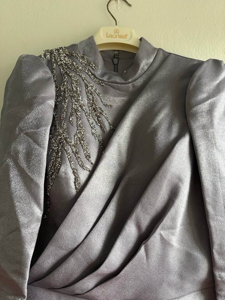 Gri Uzun Kollu Drapeli Kadın Abiye Elbise - Görsel 3