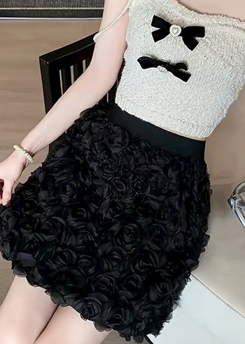 Çiçek Desenli Siyah Mini Etek