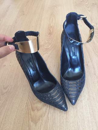 İnci bilekten altın detaylı çok şık stiletto