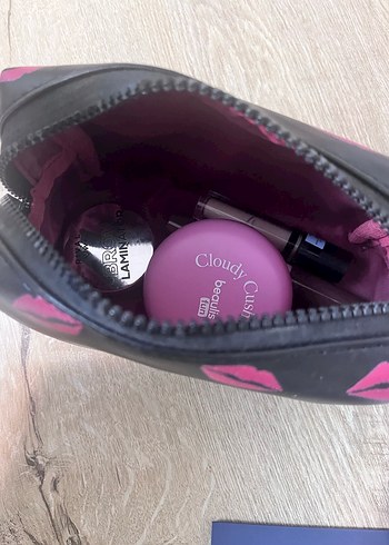 MAC Ruj Desenli Parlak Makyaj Çantası - Görsel 4