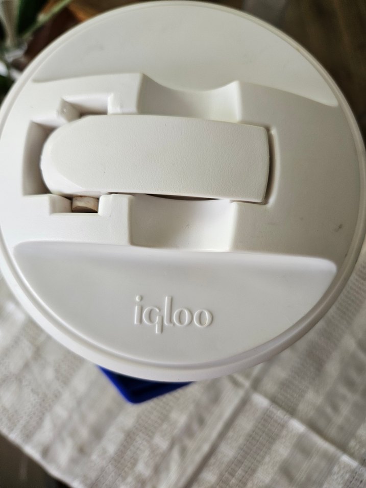 yeşil gövde, beyaz kapak ve taşıması kolay - Görsel 5