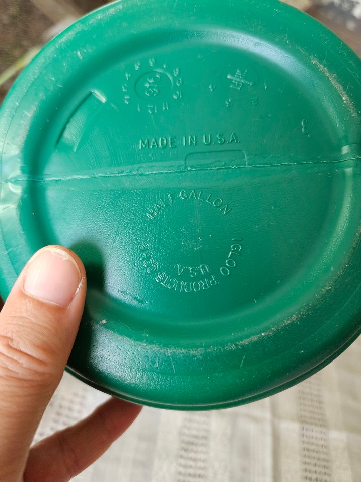 yeşil gövde, beyaz kapak ve taşıması kolay - Görsel 4