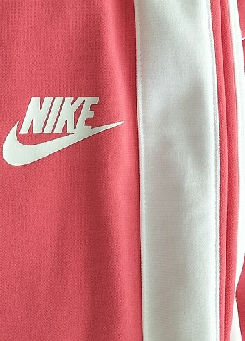 12-13 Yaş Beden pembe Renk Orjinal Nike eşofman takımı