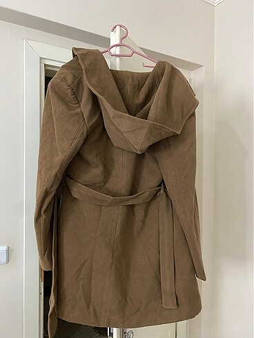 Taba rengi kapüşonlu kaban - Görsel 2