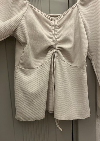 H&M Bej Pileli V Yaka Uzun Kollu Kadın Bluz