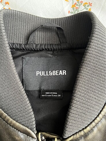 Pull and Bear kısa deri ceket