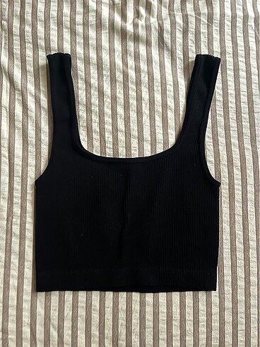 zara siyah crop top