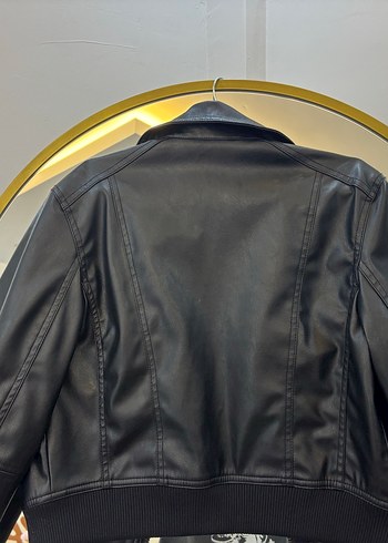 Bershka Siyah Deri Kemerli Kadın Ceket