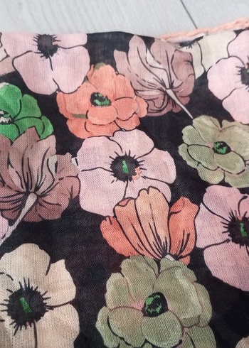 Çiçek Desenli Retro Kadın Fuları - Görsel 5