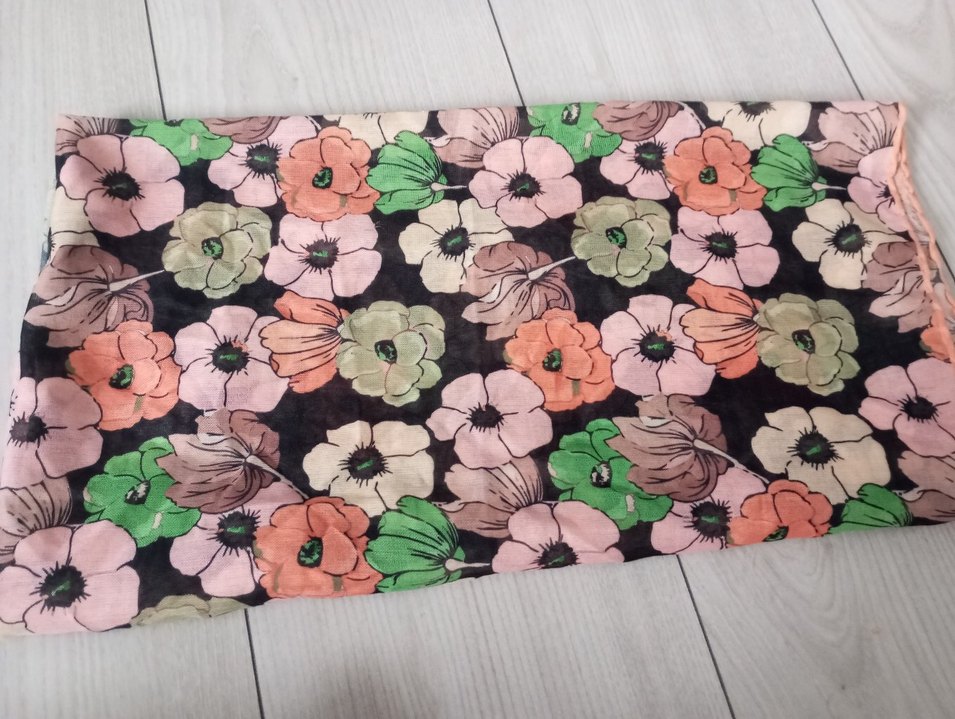 Çiçek Desenli Retro Kadın Fuları - Görsel 2