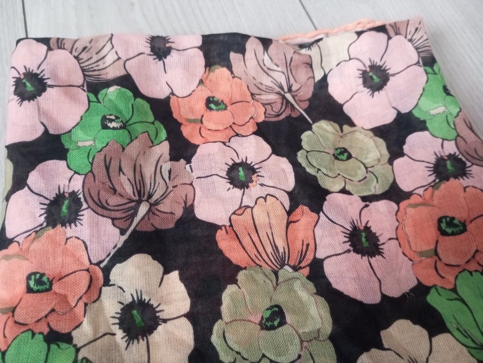 Çiçek Desenli Retro Kadın Fuları - Görsel 5