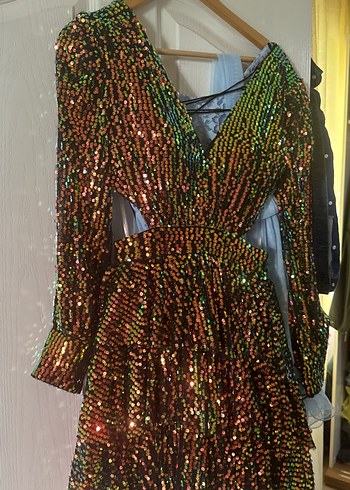 Parlak Payetli Mini V Yaka Elbise - Görsel 3