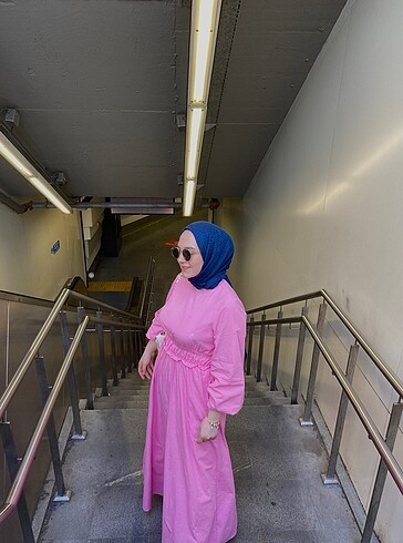 Pembe elbise