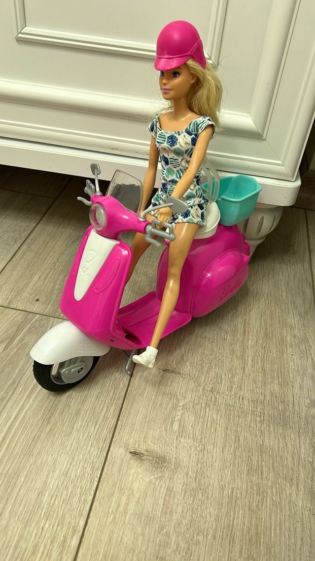 Barbie Pembe Scooter ve Bebek Seti - Görsel 3