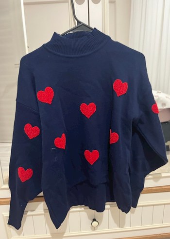 Nakışlı Kalp Desenli Mavi Boğazlı Kazak - Görsel 3