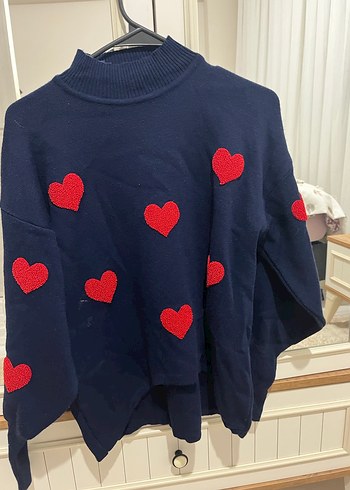 Nakışlı Kalp Desenli Mavi Boğazlı Kazak - Görsel 2