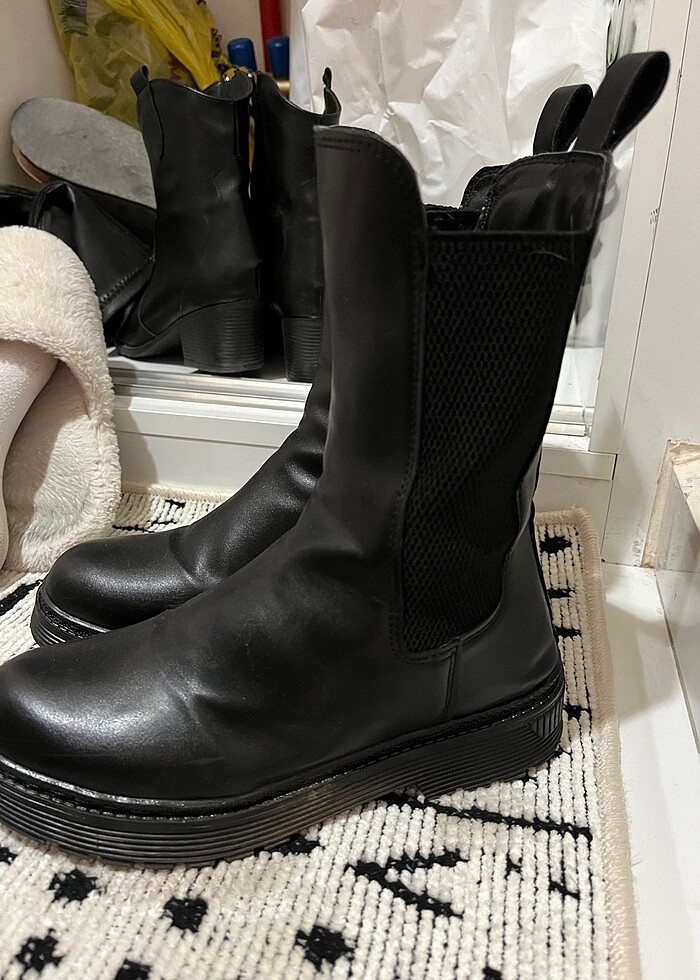 Siyah bot - Görsel 2