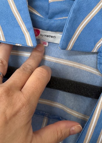 Mavi Çizgili V Yakalı Kadın Gömlek - Görsel 2