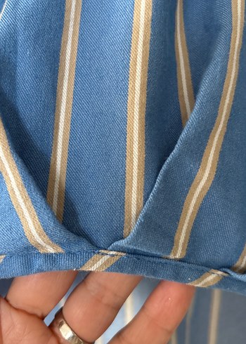 Mavi Çizgili V Yakalı Kadın Gömlek - Görsel 3