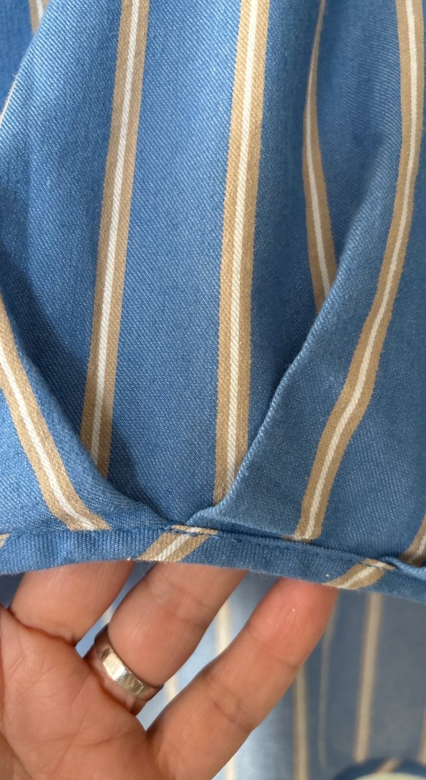 Mavi Çizgili V Yakalı Kadın Gömlek - Görsel 3