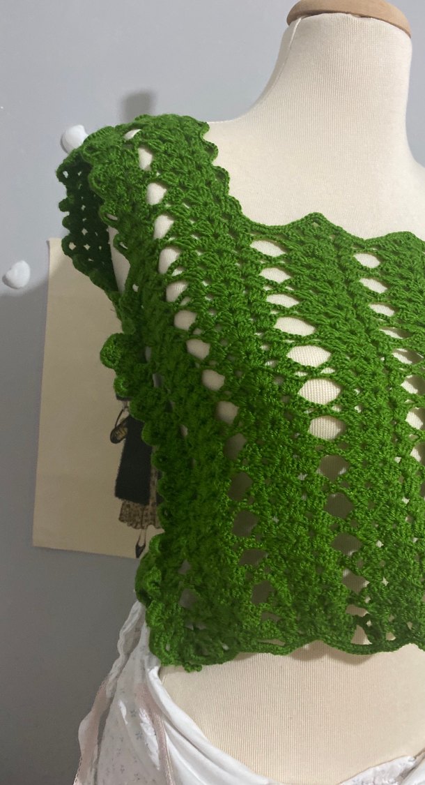 Yeşil Dantel Detaylı Örgü Kolsuz Süveter - Görsel 2