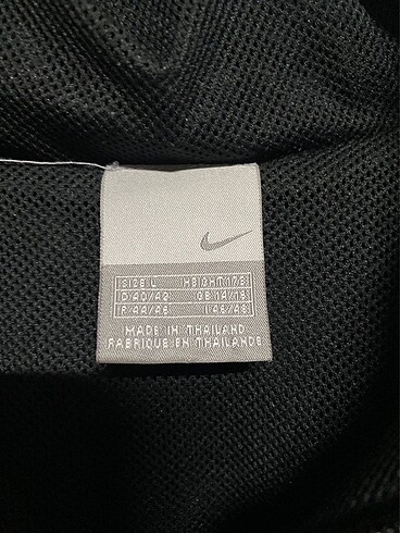 l Beden Nike yağmurluk